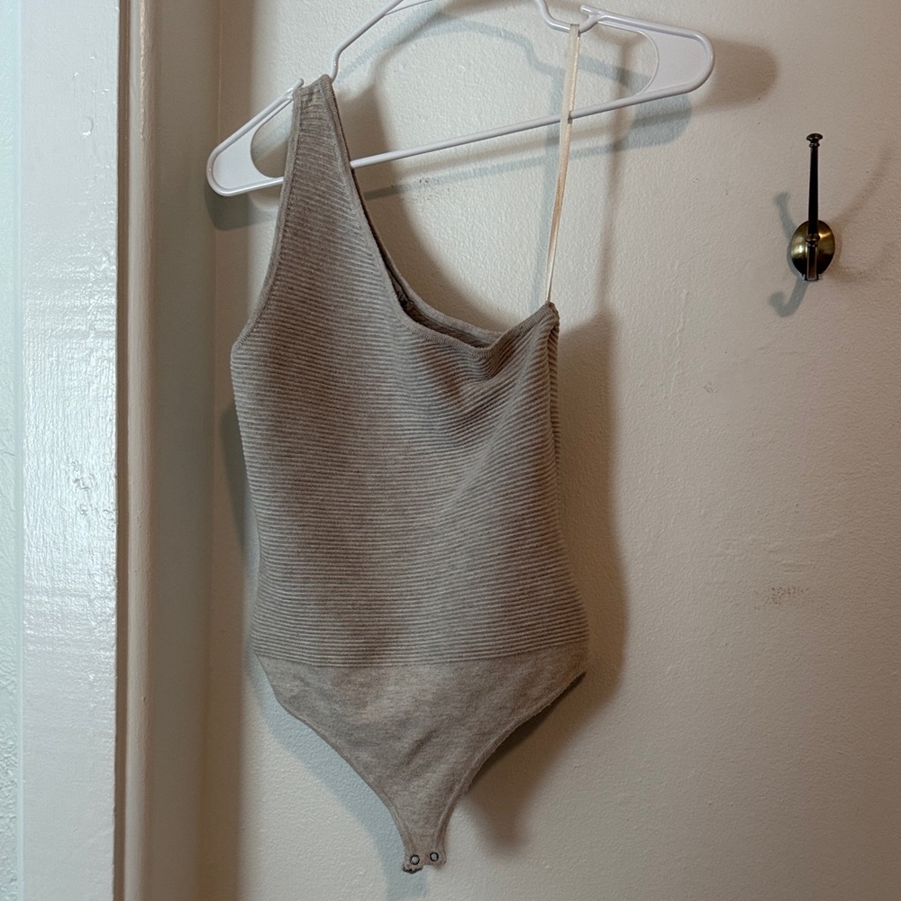 Abercrombie & Fitch One-Shoulder Ribbed Bodysuit - Cream